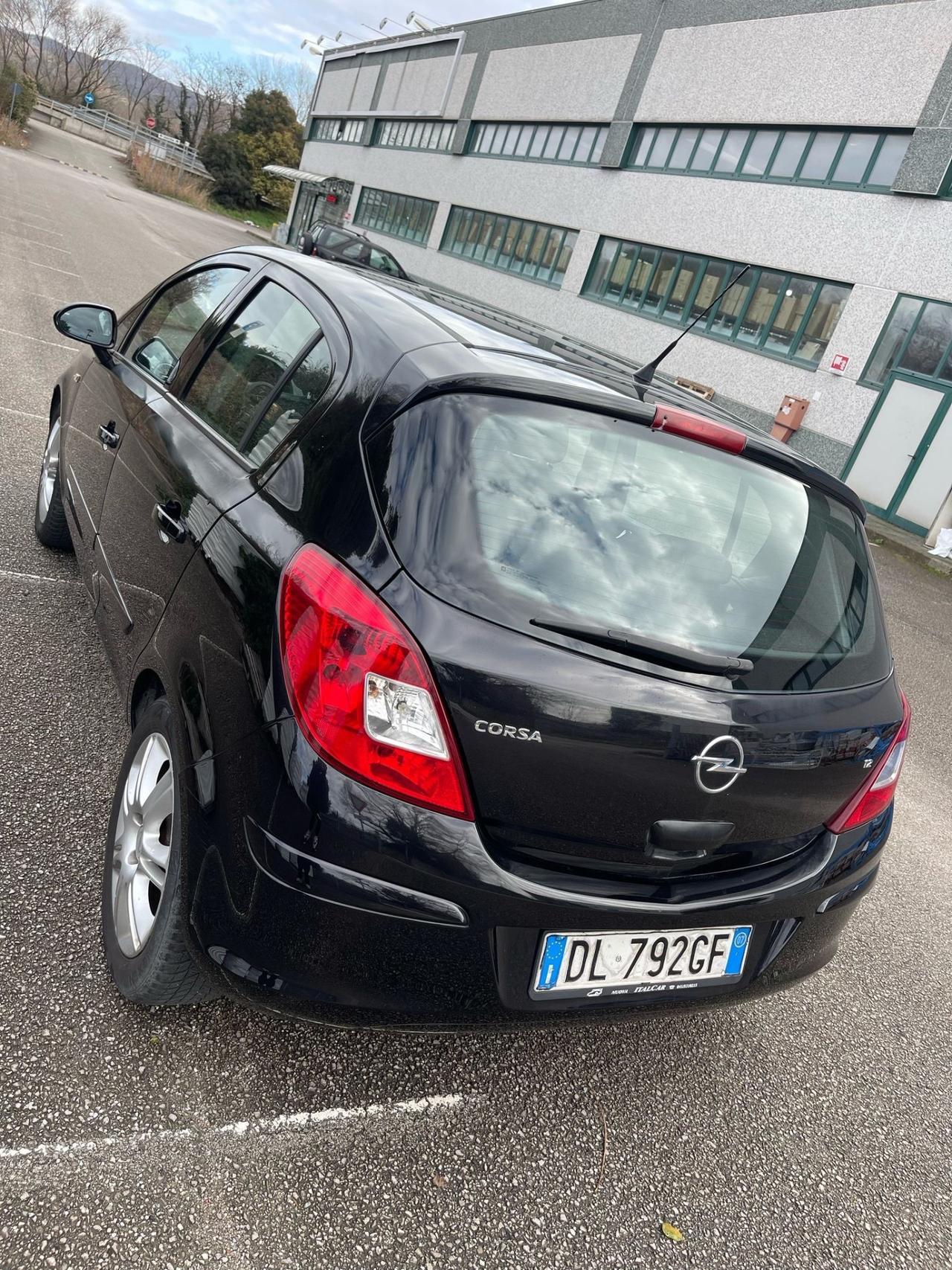 Opel Corsa 1.2 5 porte Cosmo