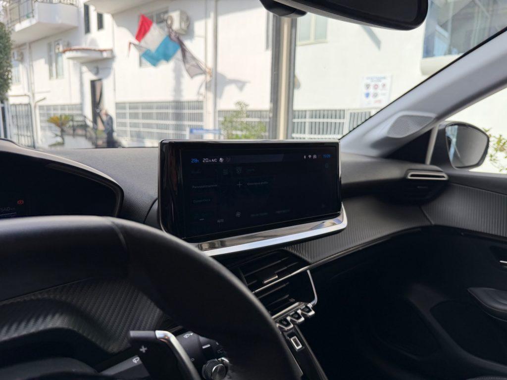 Peugeot 208 Hybrid 110 e-DCS6 Allure da €199,00 mensili