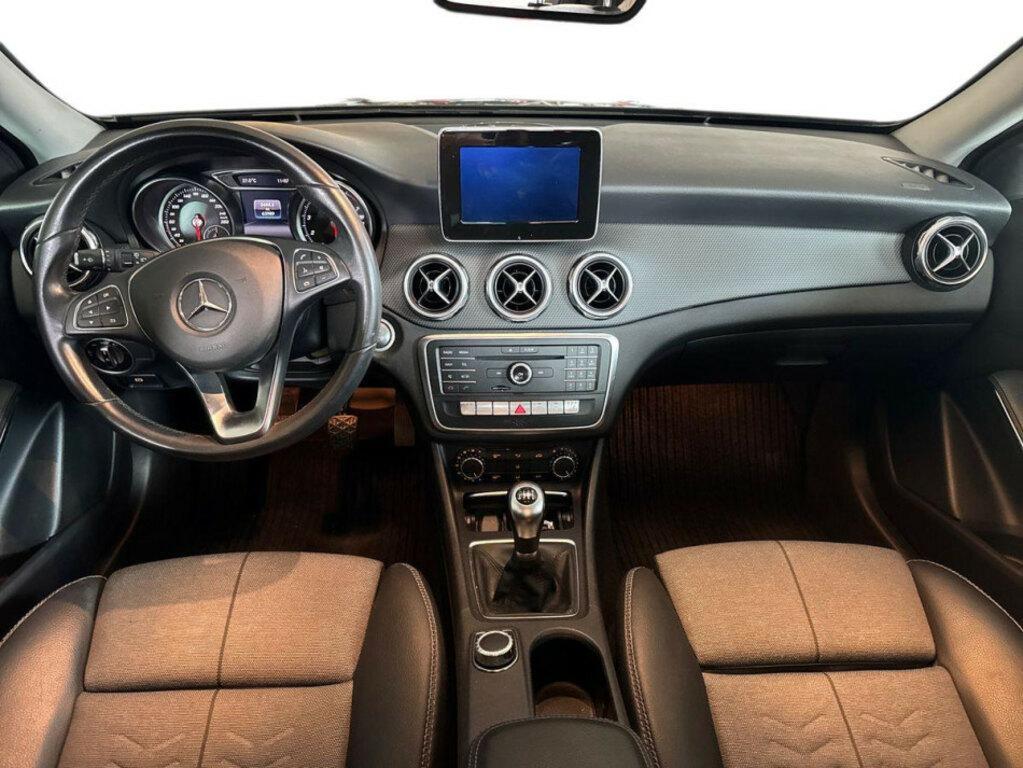 Mercedes GLA 180 180 Business 7G-DCT
