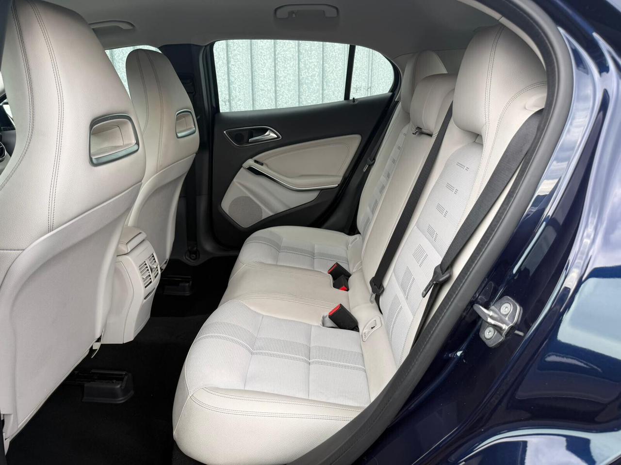 Mercedes-benz GLA 200 d SPORT CERCHI 19