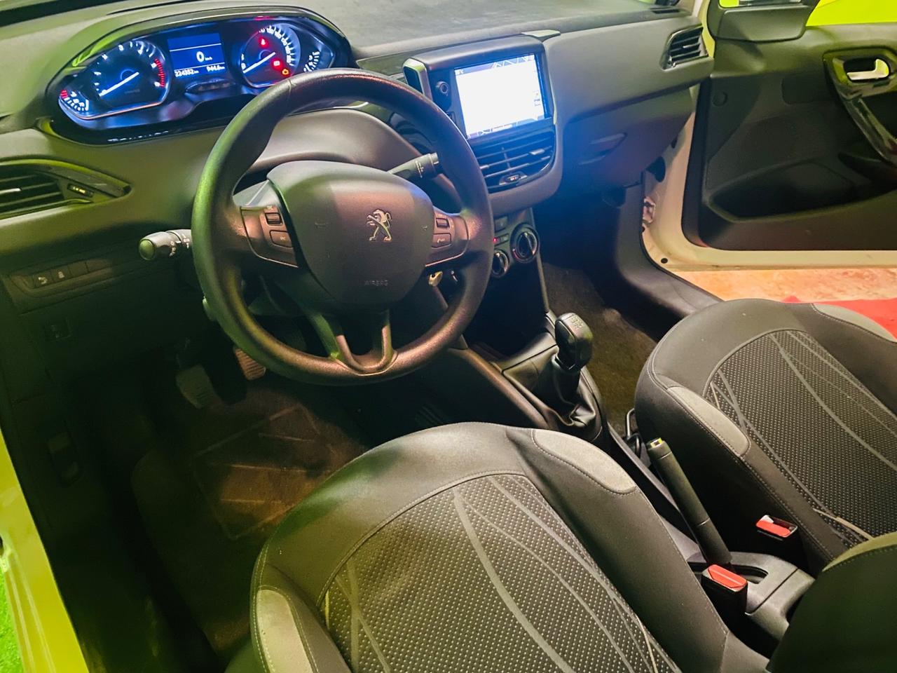 Peugeot 208 1.4 HDi 68 CV 3 porte Allure