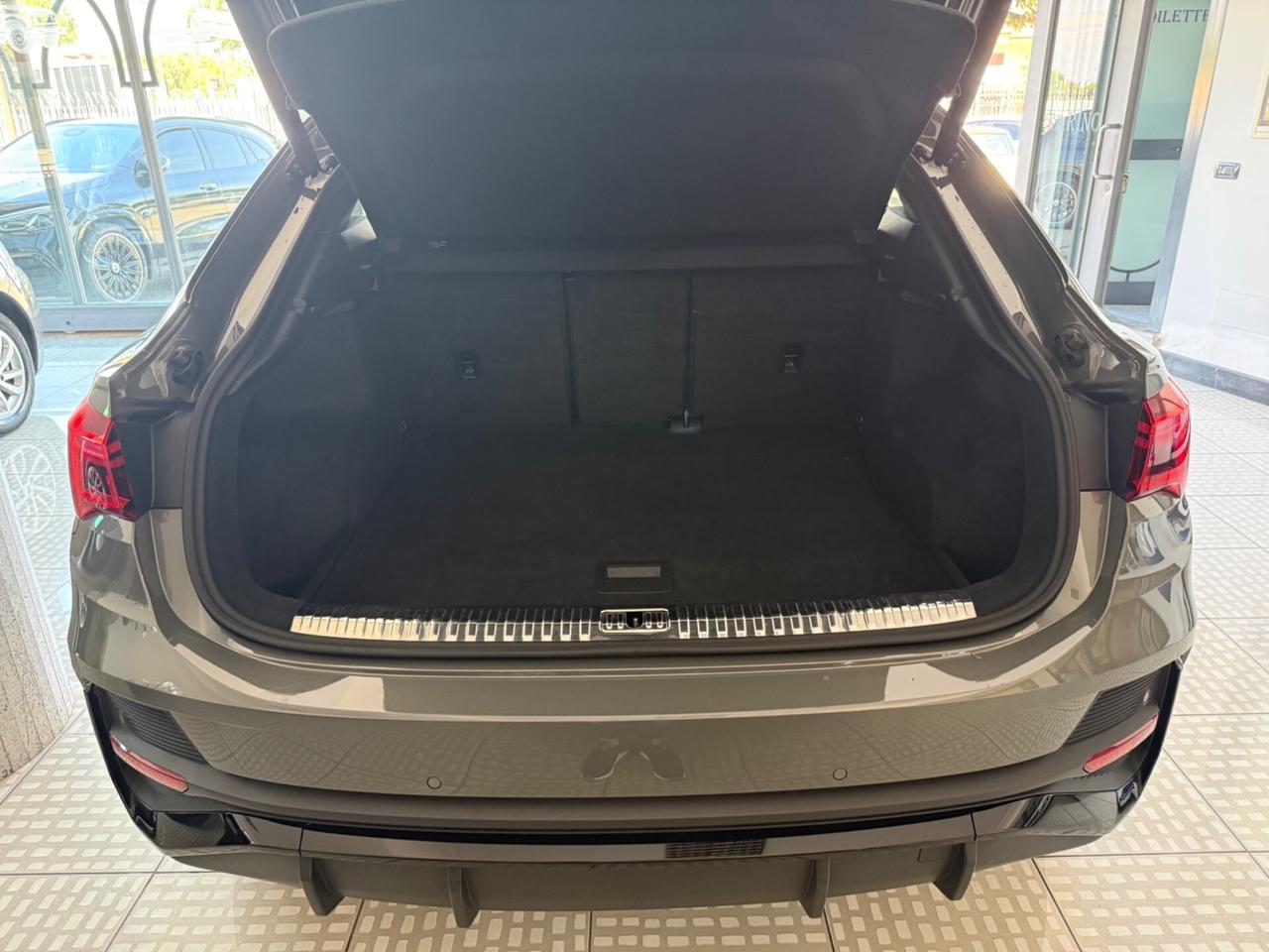 Audi Q3 35 TDI S tronic Identity Black SLine