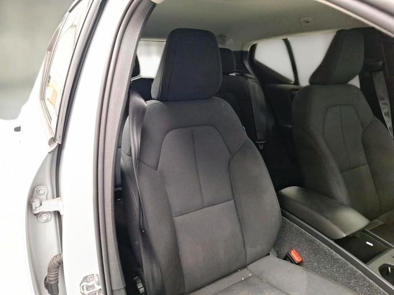 VOLVO XC40 T2 AUTOMATICO MOMENTUM CORE SUV