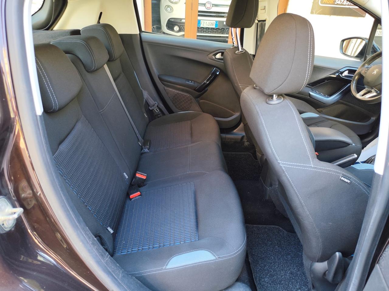 Peugeot 208 1.4 HDi 68CV ALLURE NAVI