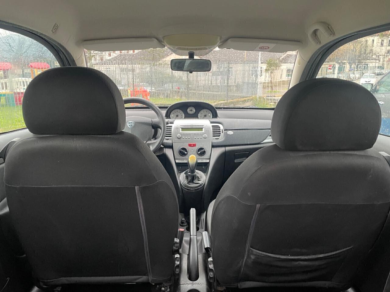 Lancia Ypsilon 1.3 MJT 75 CV Unyca