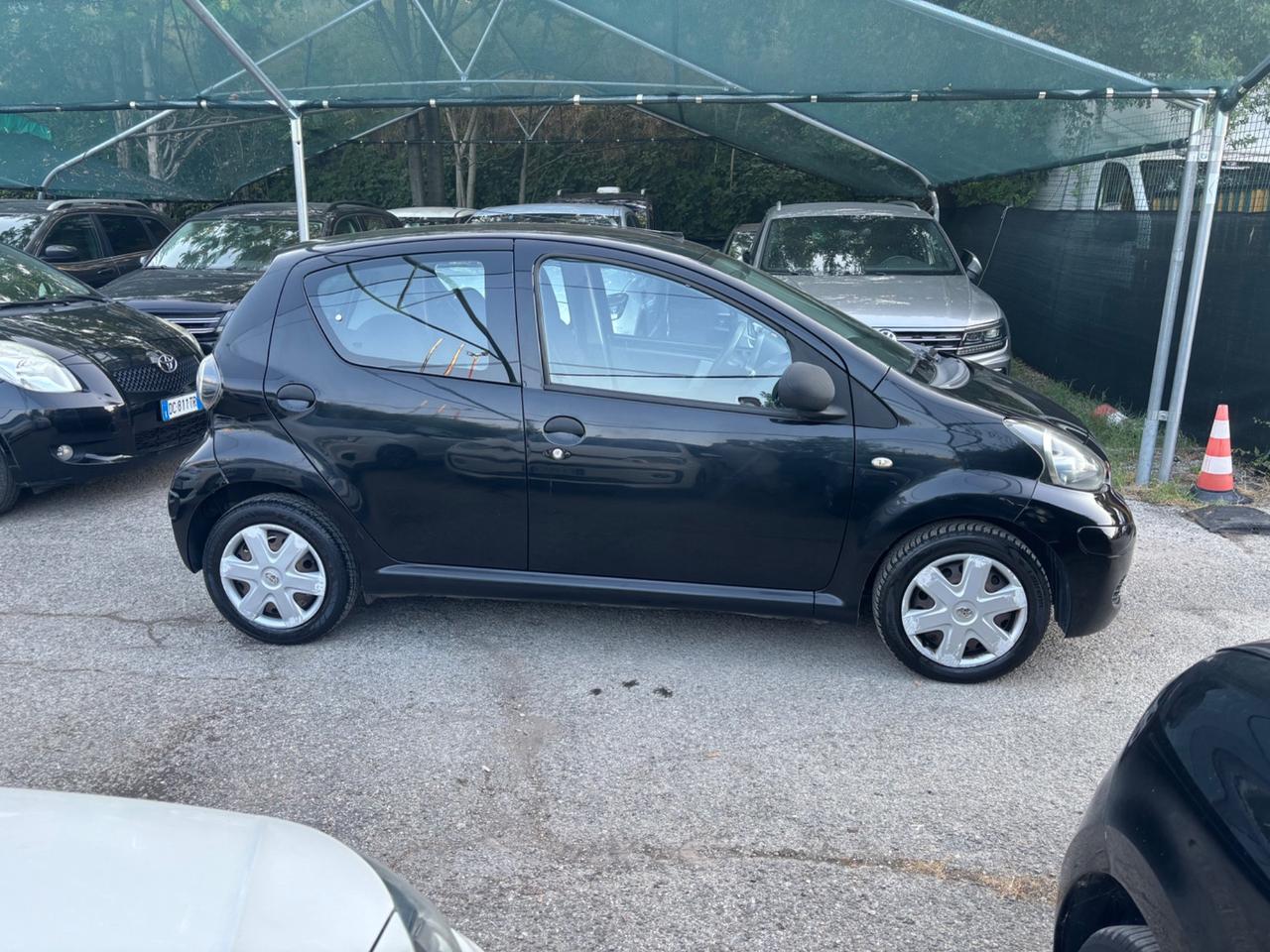 Toyota Aygo 1.0 5 porte Sol OK NEOPATENTATI