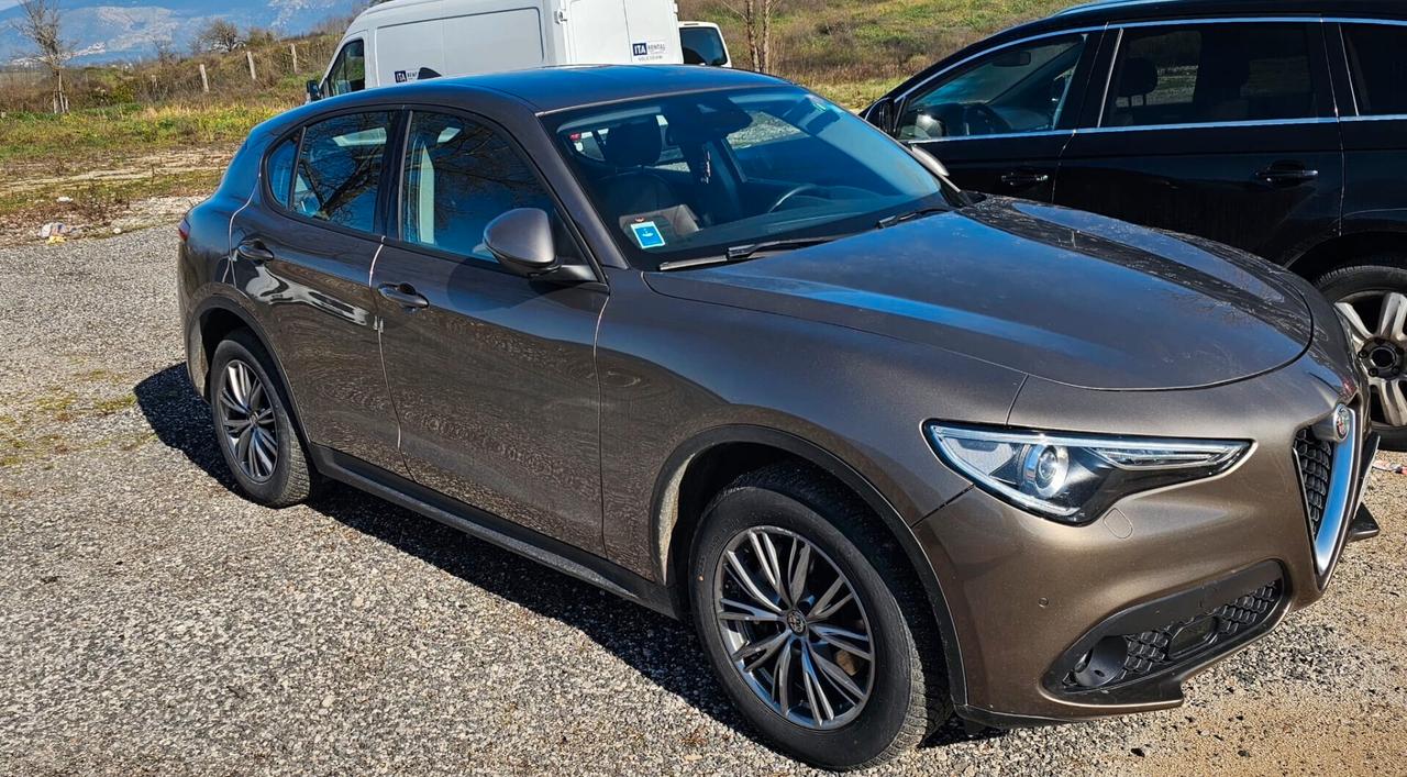 Alfa Romeo Stelvio 2.2 Turbodiesel 180 CV AT8 Q4 Business