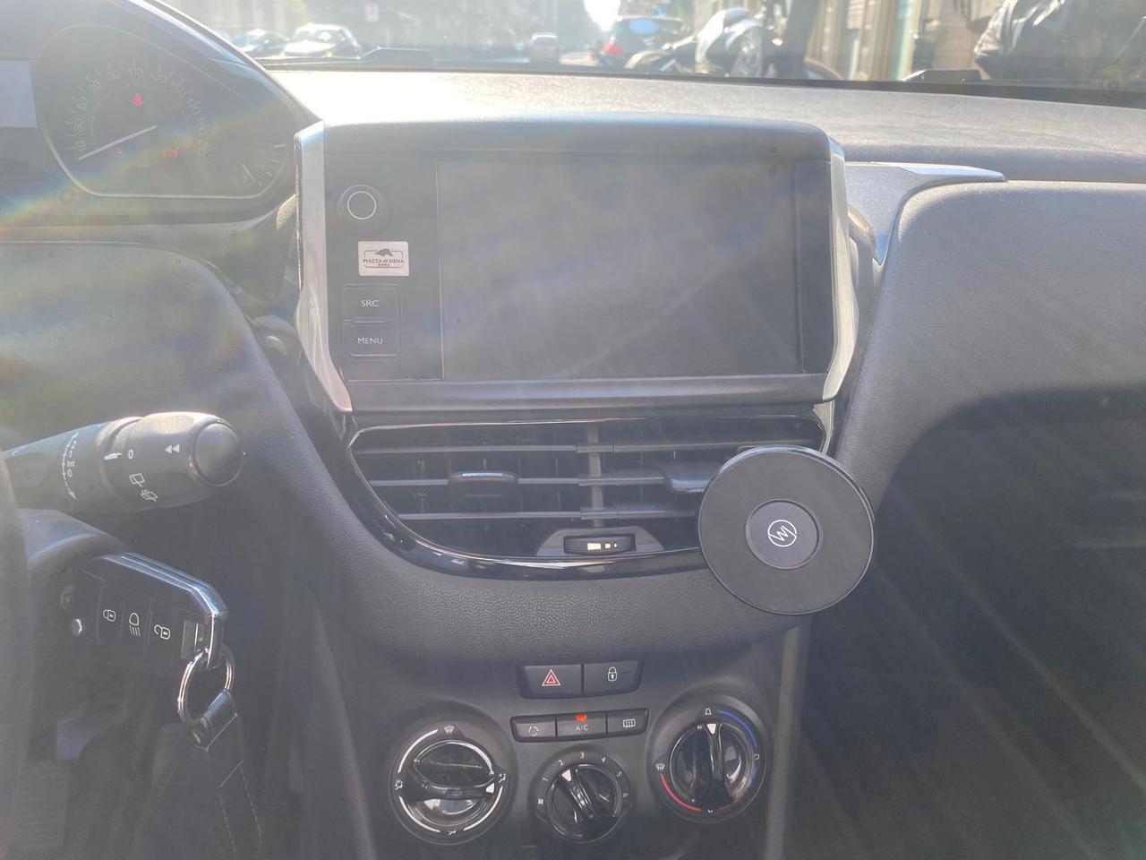 Peugeot 208 life #11893