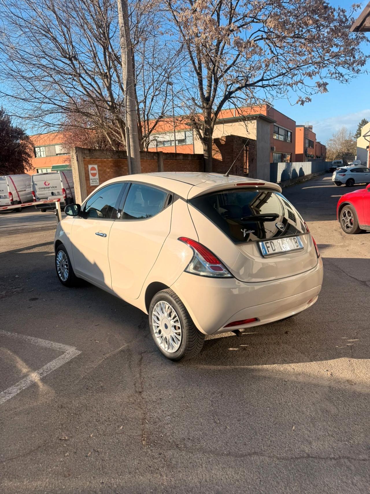 Lancia Ypsilon 1.2 69 CV 5 porte GPL Ecochic Silver