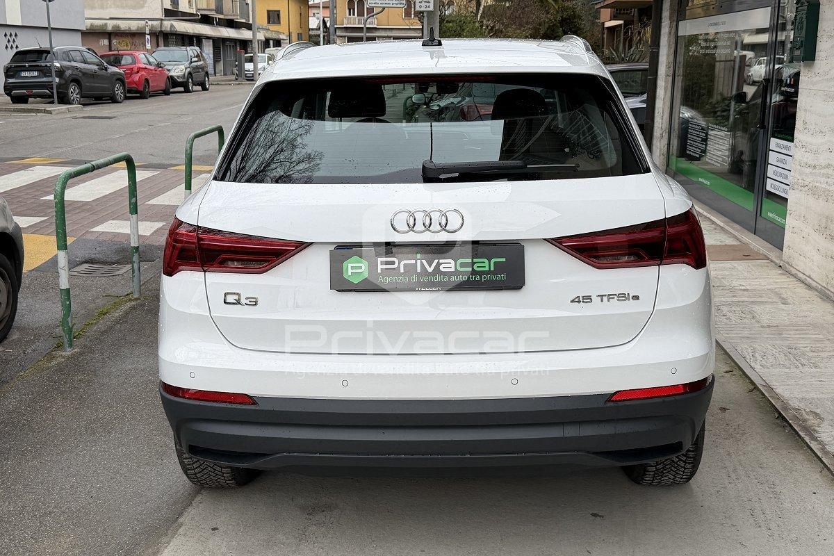 AUDI Q3 45 TFSI e S tronic Business