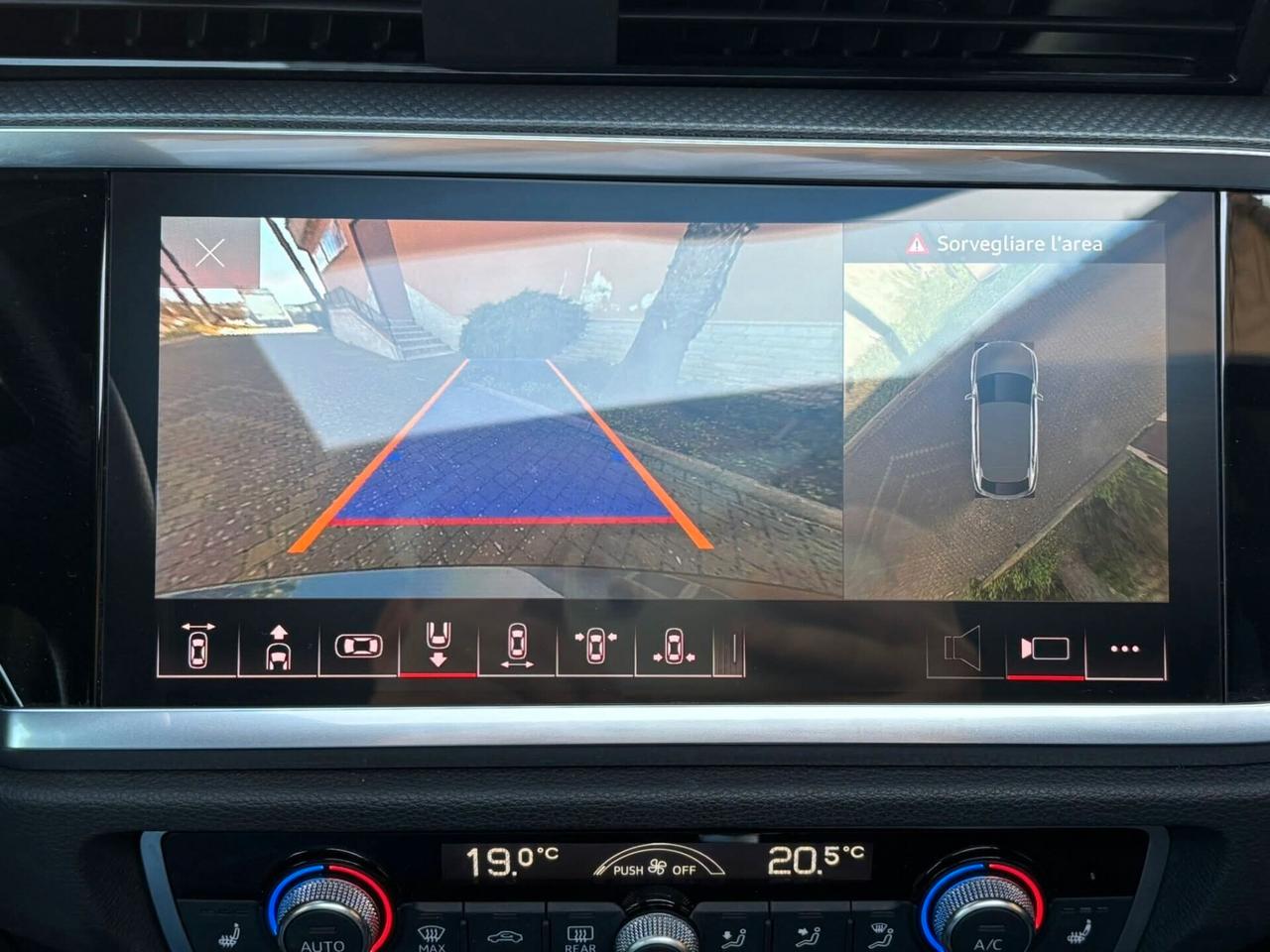 Audi Q3 35 TDI S tronic line edition//