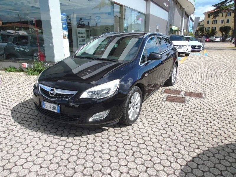 Opel Astra Astra 1.7 CDTI 110CV Sports Tourer Cosmo tutta tagliandata in buone condizioni