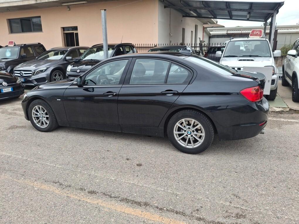 Bmw 318d "Modern" Automatica 2014