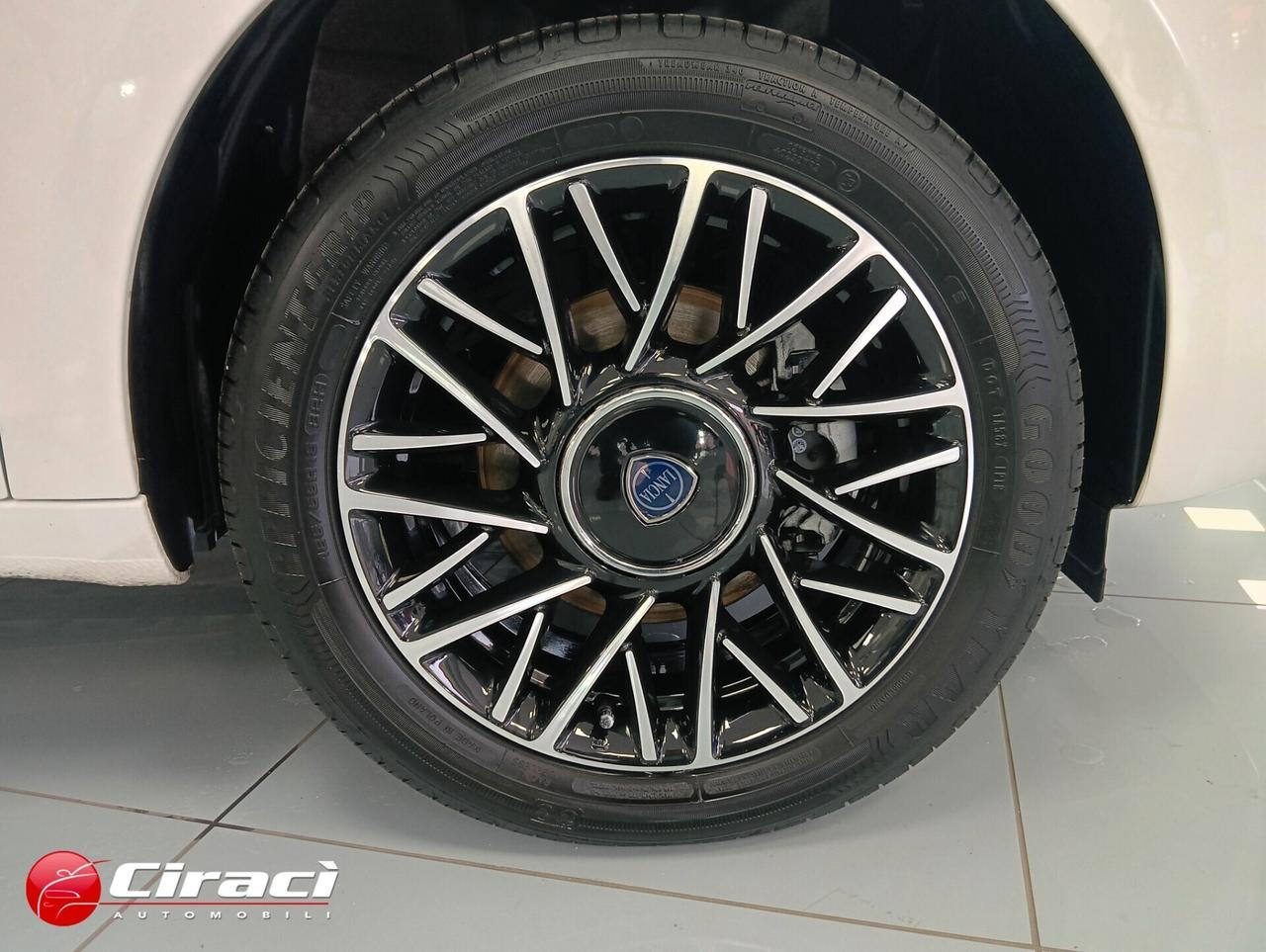 Lancia Ypsilon 1.0 5 p Hybrid Platino