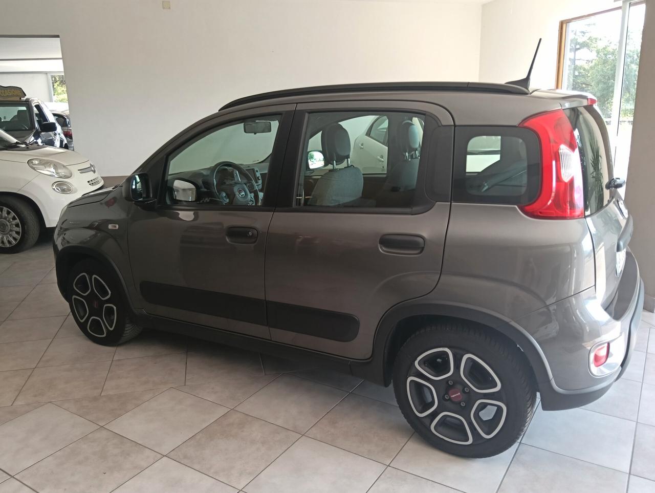 Fiat Panda Hybrid city life