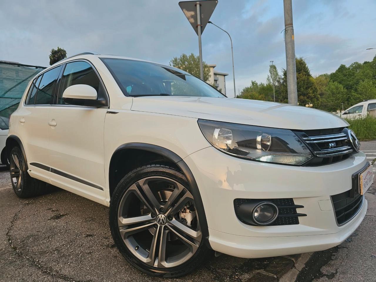 Volkswagen Tiguan 2.0 TDI 177cv R-Line 4Motion DSG*Navi*19*