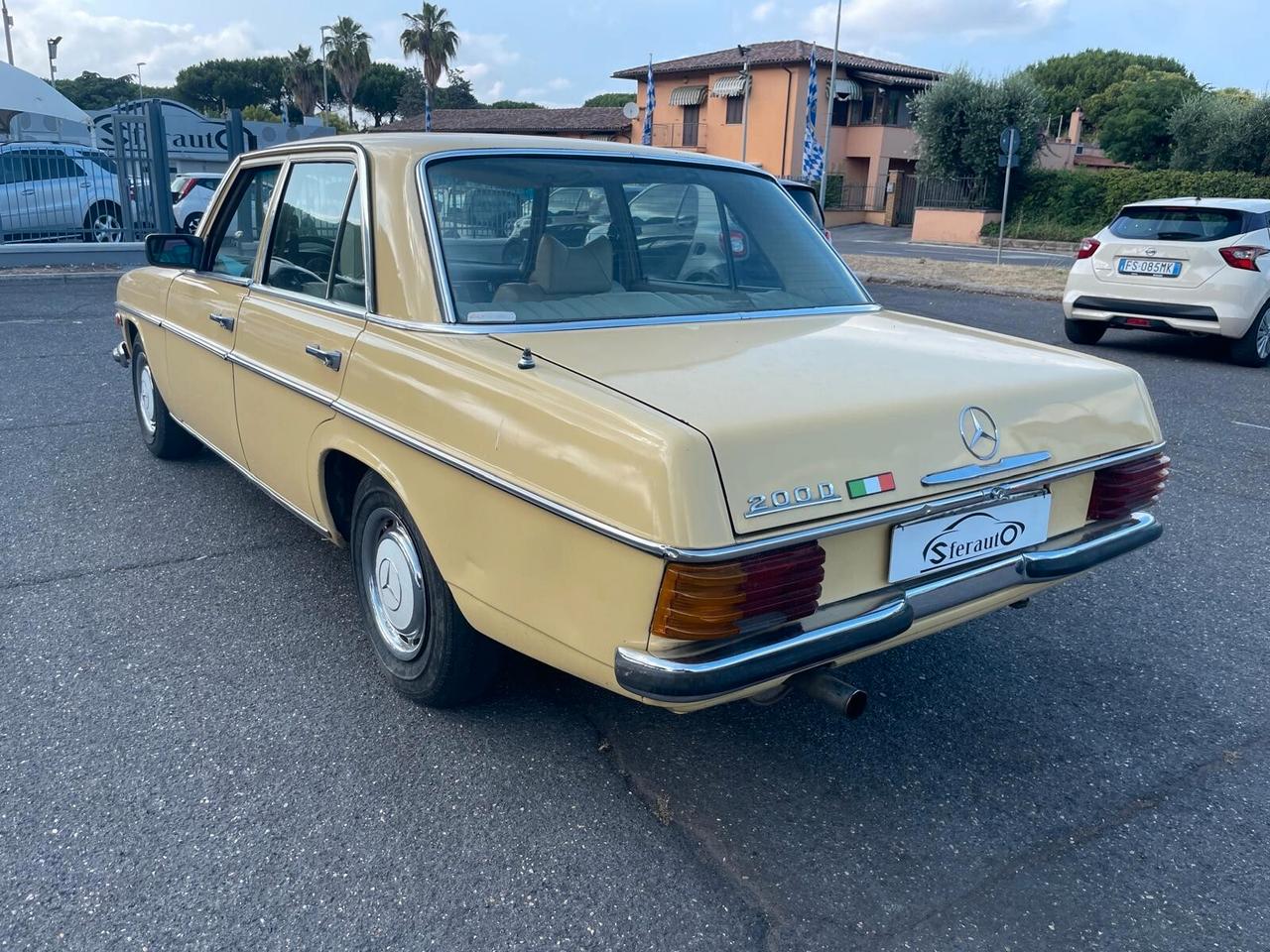 Mercedes-benz 210/310 MERCEDES W115/8 200D