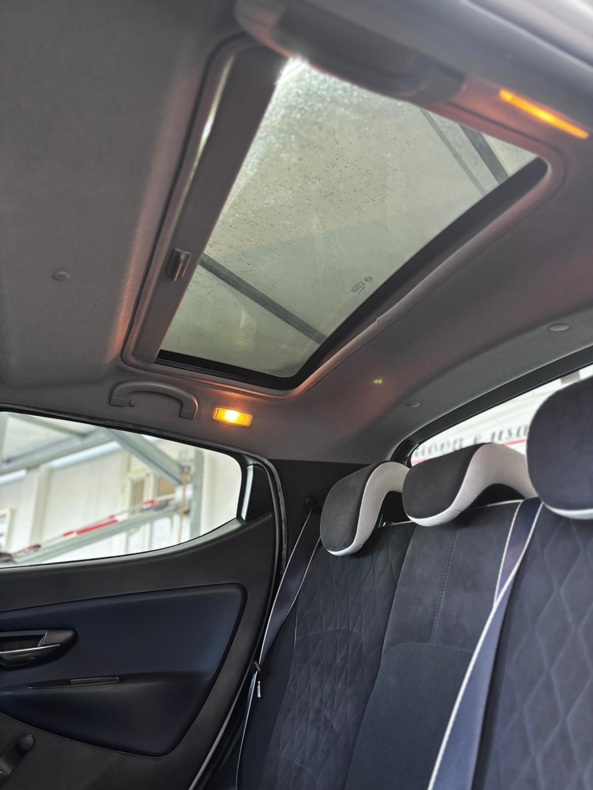 Lancia Ypsilon 1.3 MJT 16V 95 CV 5 porte S&S Platinum. Vettura Per Commercianti