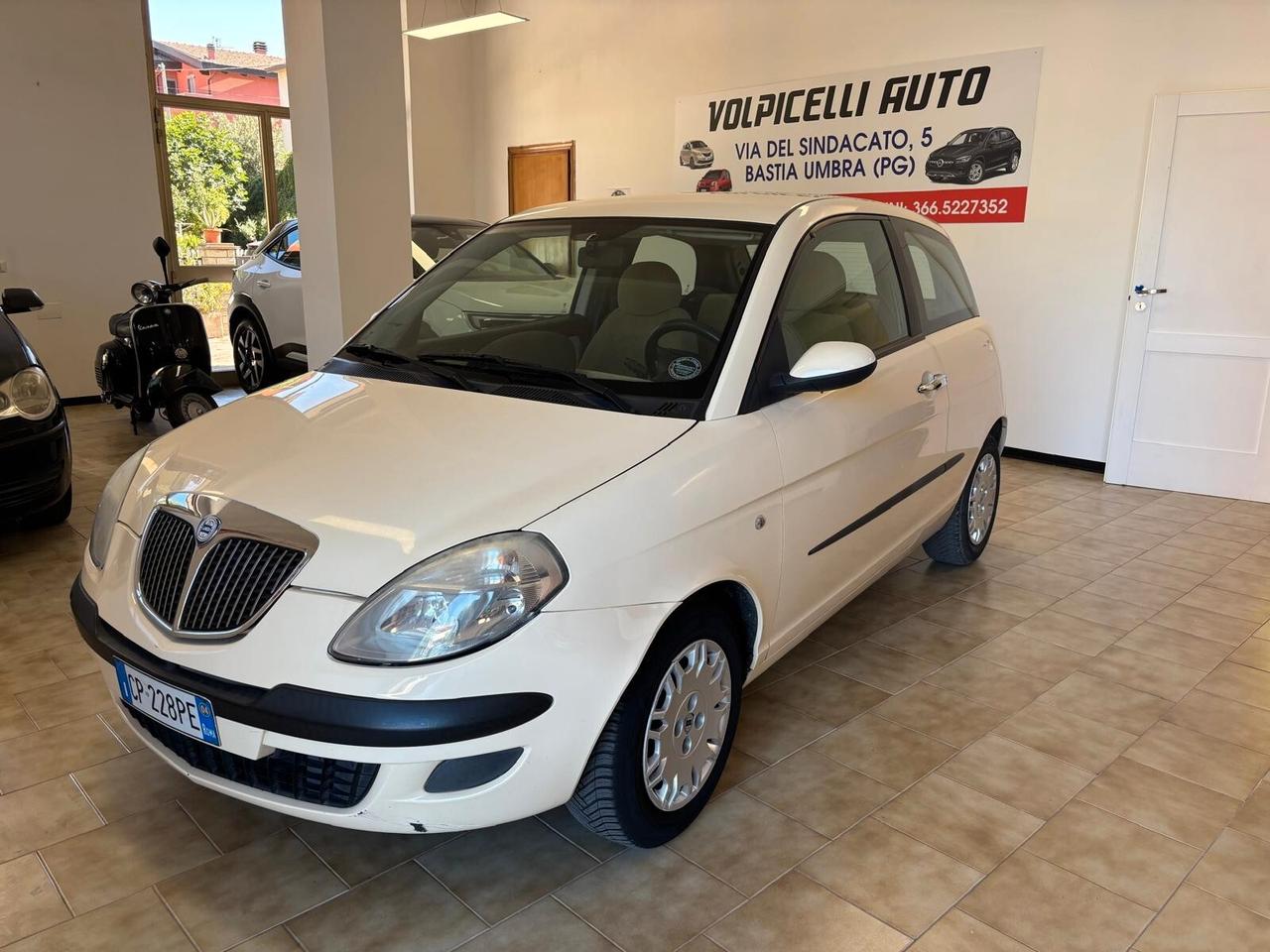 LANCIA YPSILON ANNO 2004 BZ 1.4 AUTOMATICA ADATTA NEOPATENTATI KM 100 MILA