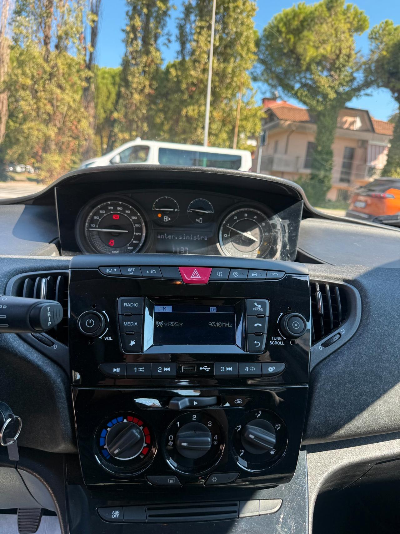 Lancia Ypsilon 1.0 FireFly 5 porte S&S Hybrid Silver NESSUN VINCOLO