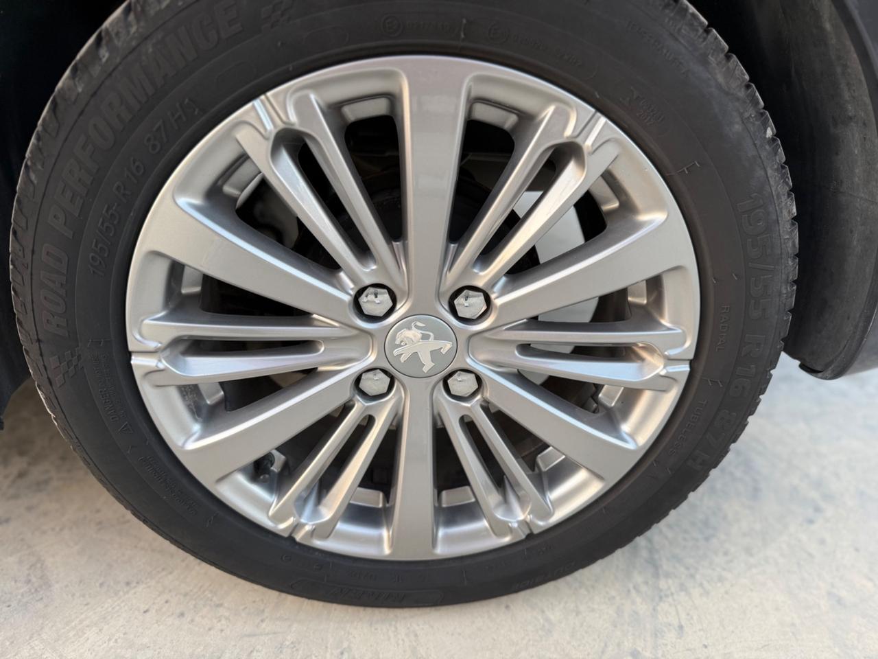 Peugeot 208 PureTech ACCETTO PERMUTA