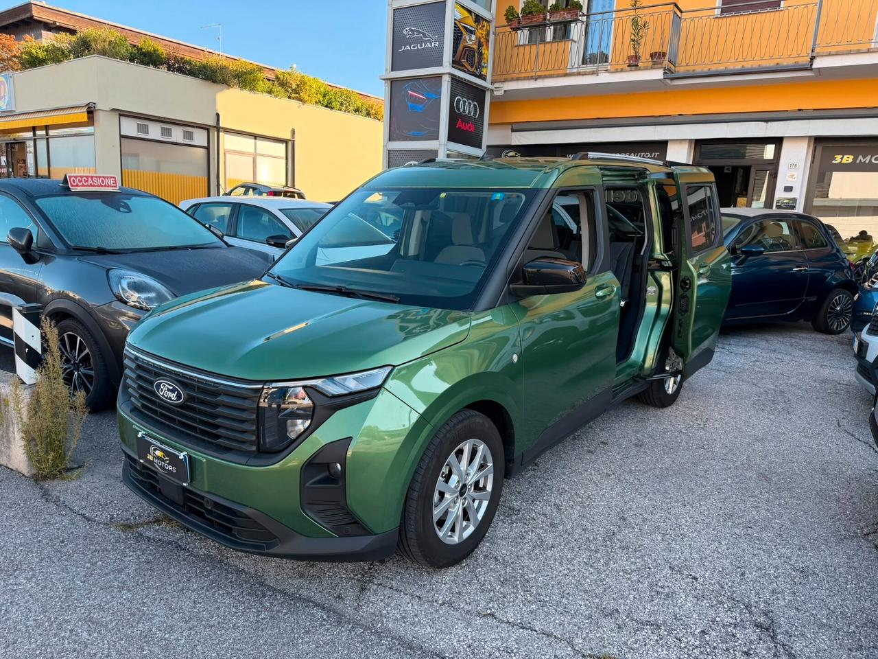 Ford Tourneo Courier 1.0 EcoBoost Titanium