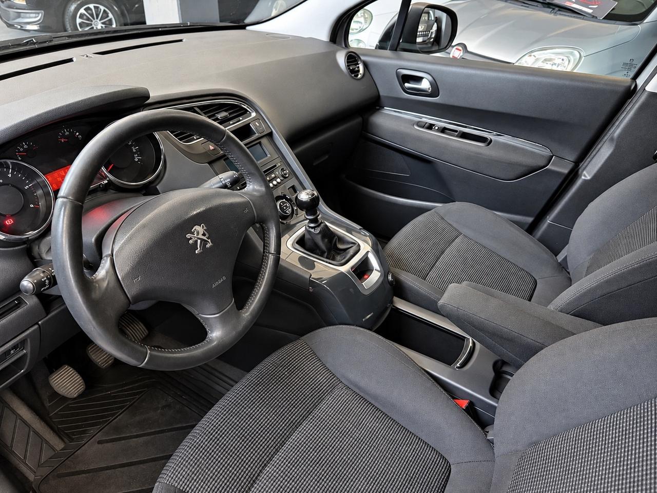 Peugeot 5008 1.6 HDi 115CV Business