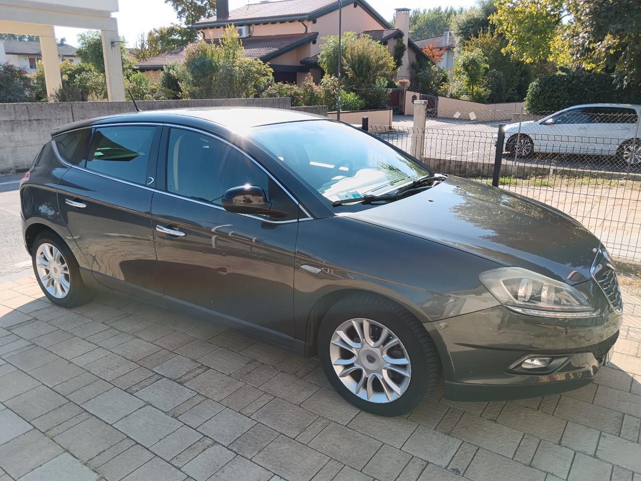 Lancia Delta 1.6 MJT Platino