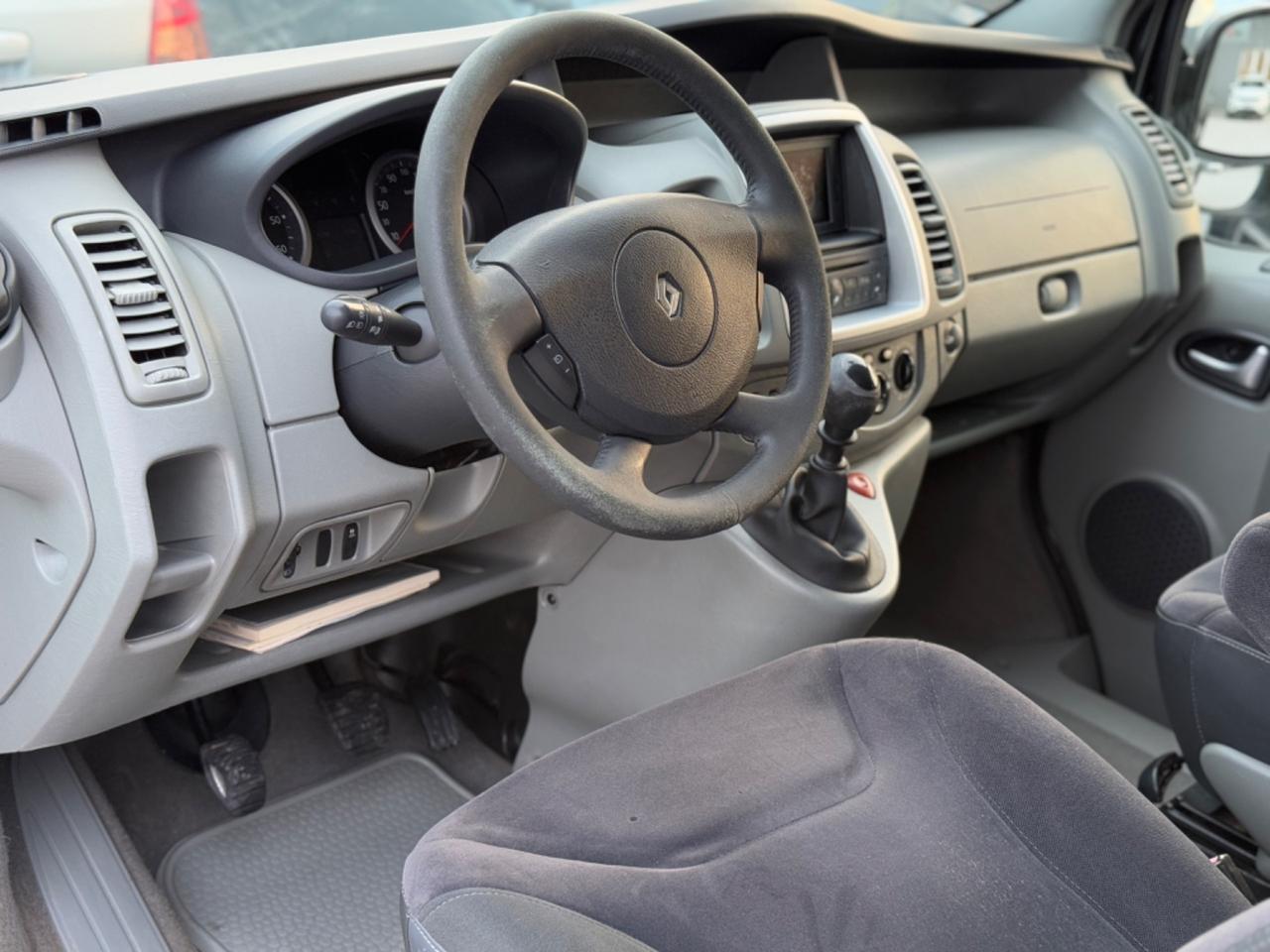 Renault Trafic 2.0 Passenger 7 POST! 115CV