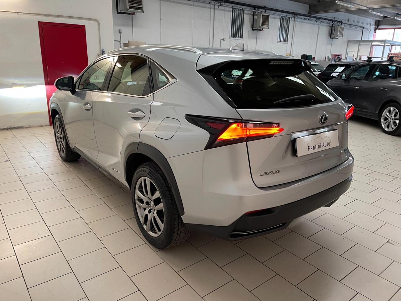 Lexus NX 300h 2.5 Executive 4wd cvt-LEGGI SOTTO