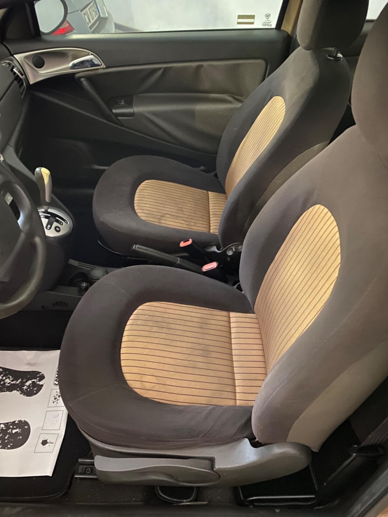 Lancia Ypsilon 1.4 16V Platino