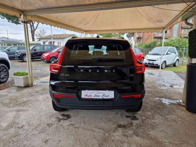 VOLVO XC40 T2 Momentum Core