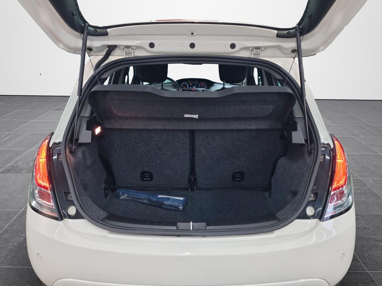 Lancia Ypsilon 1.0 FireFly 5 porte S&S Hybrid Ecochic Gold