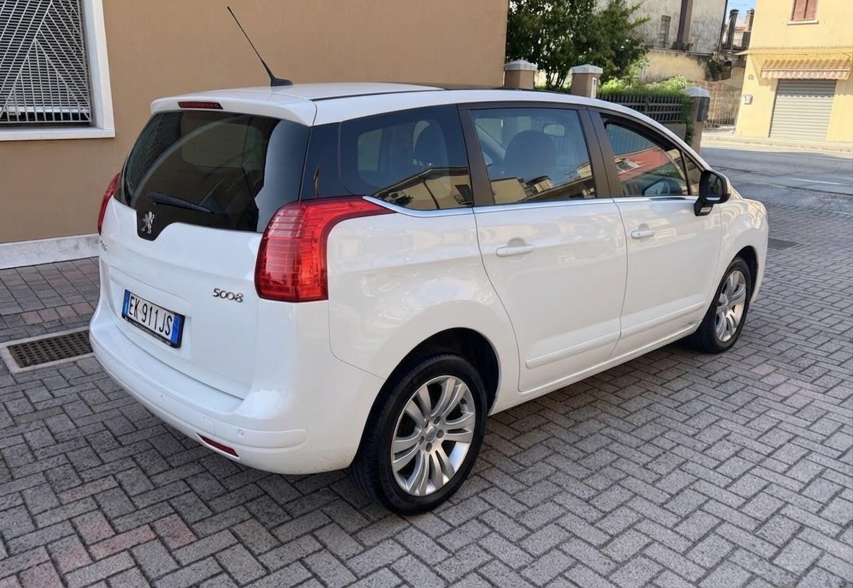 Peugeot 5008 1.6 HDi 112cv 7posti Ok Neopatentati