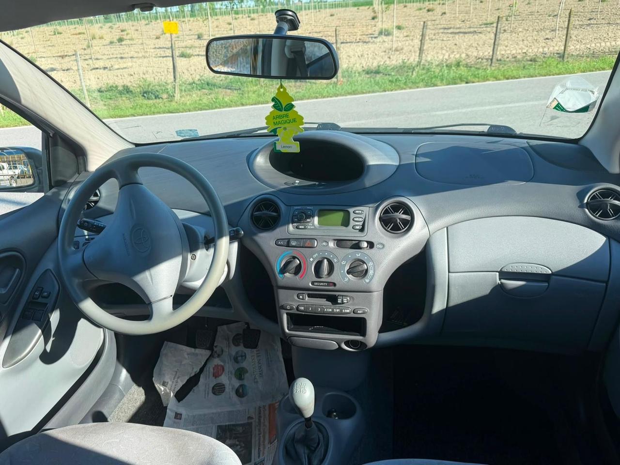 Toyota Yaris 1.0i 16V cat 5 porte Sol