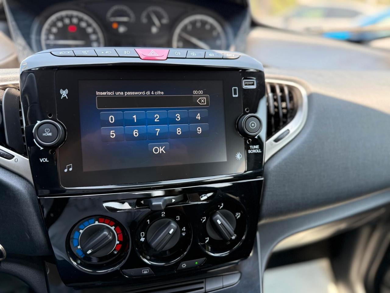 Ypsilon 1.0 5 porte S&S Hybrid Gold Blu Eleganza