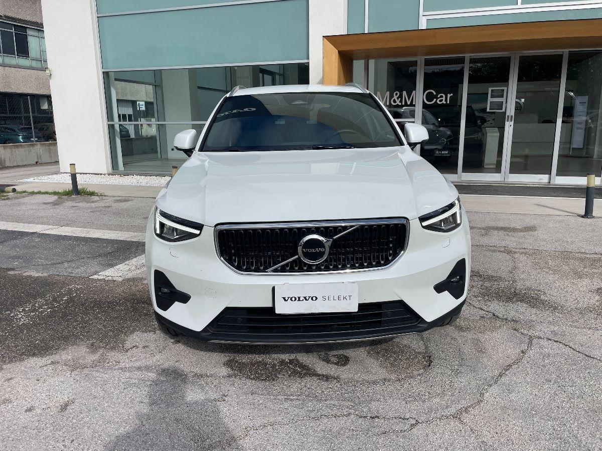 VOLVO - XC40
