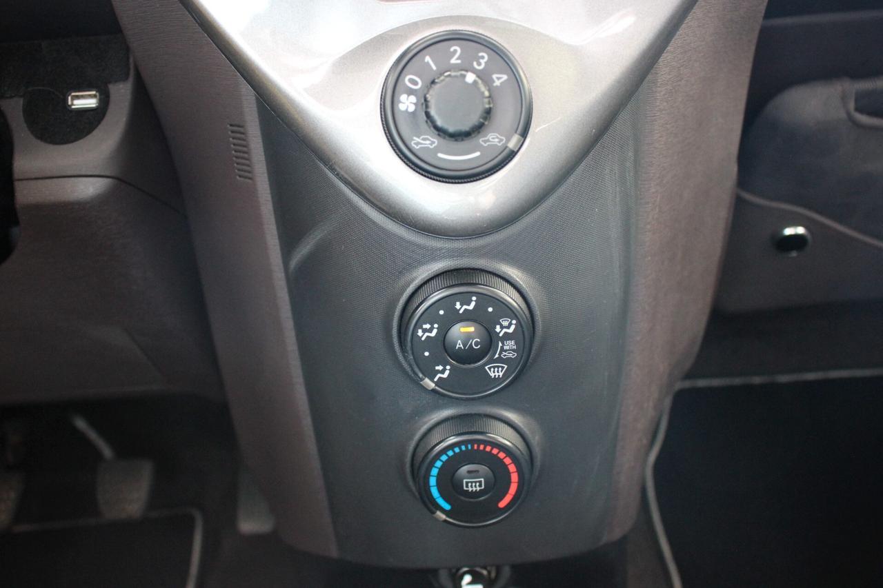 Toyota iQ *PREZZO REALE* 1.4 DIESEL 90 CV KM REALI CERTIFICATI GARANZIA 12 MESI NEOPAT OK TAGLIANDAT