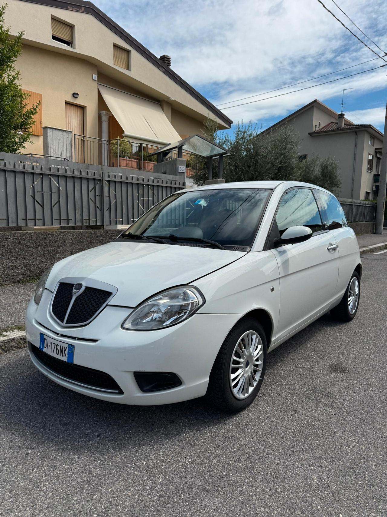Lancia Ypsilon 1.2 benzina 2009 OK NEOPATENTATI