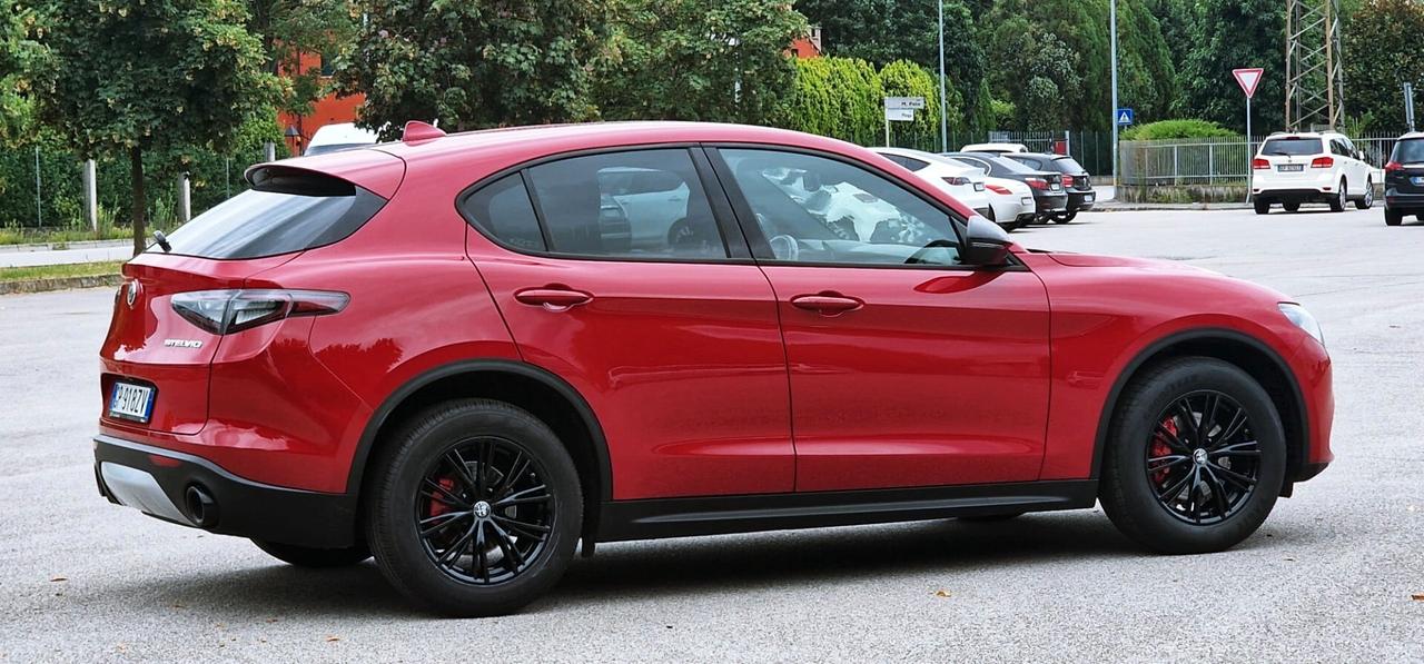 Alfa Romeo Stelvio 2.2 Turbodiesel 160 CV AT8 RWD Super
