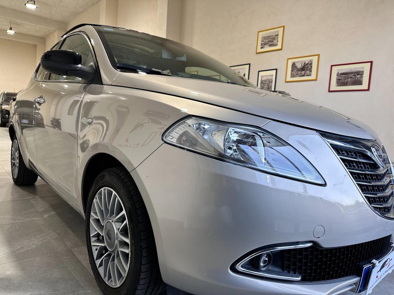 Lancia Ypsilon 1.3 MJT 16V 95 CV - PLATINO - TETTO