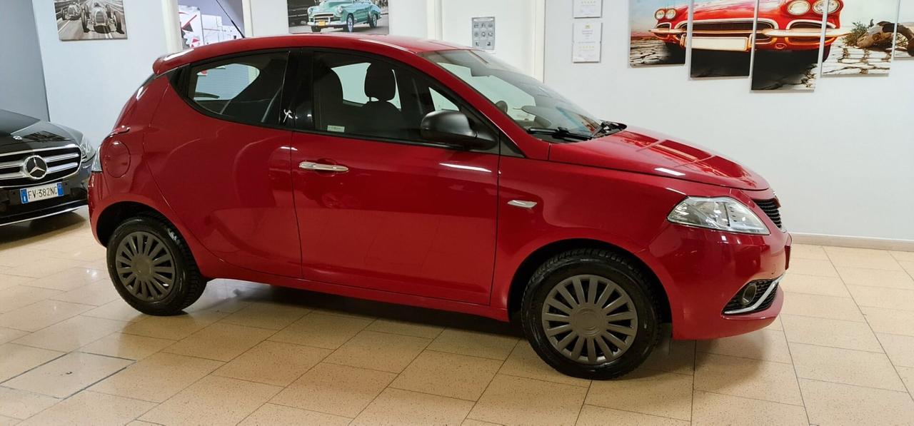 Lancia Ypsilon 1.2 69 CV 5 porte Silver