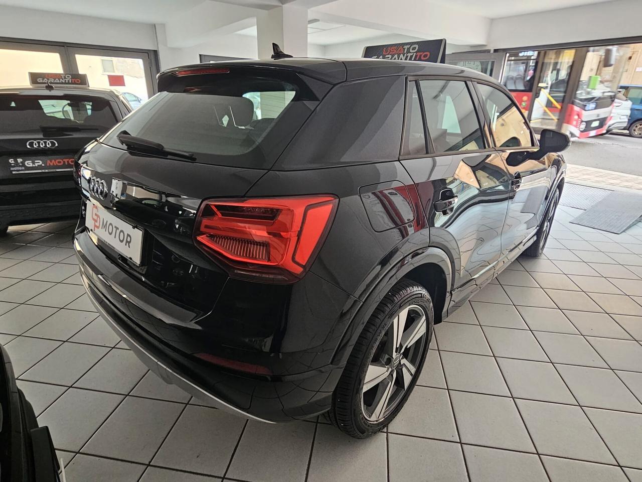 Audi Q2 35 TDI S tronic Identity Black