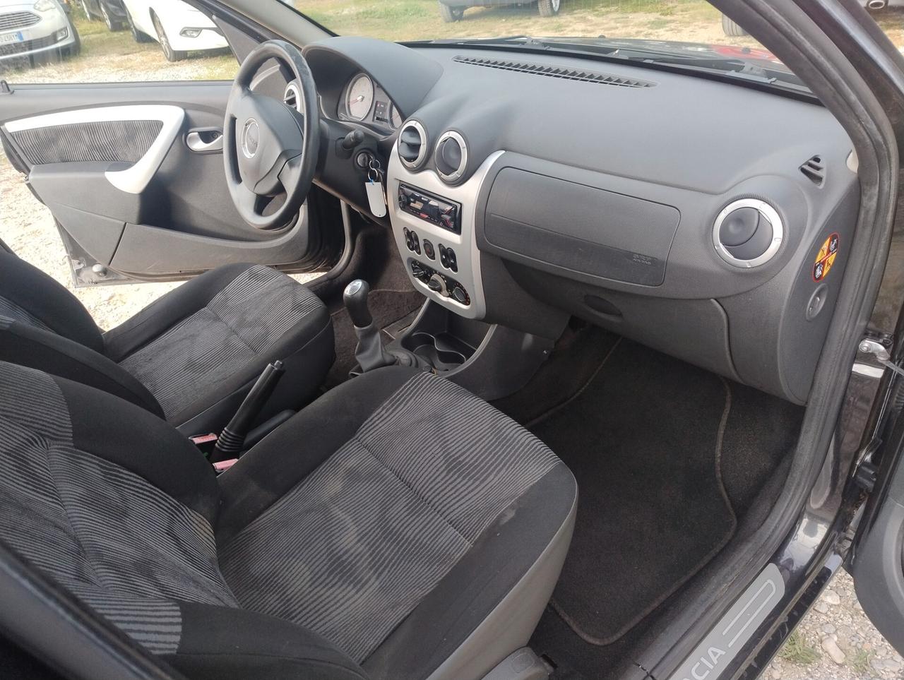 Dacia Sandero 1.2 16V Lauréate