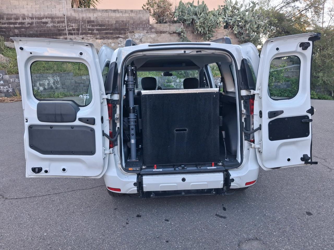 Dacia Dokker Pianale ribassato con rampa disabili in carrozzina