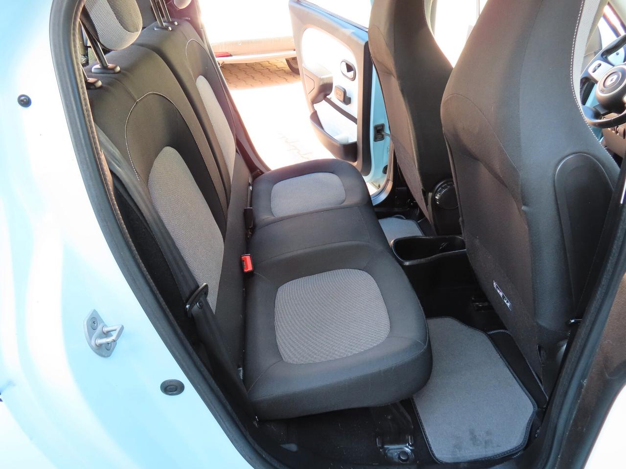 Renault Twingo 900 BENZ NAVI -CAMERA 77.000 KM CERT