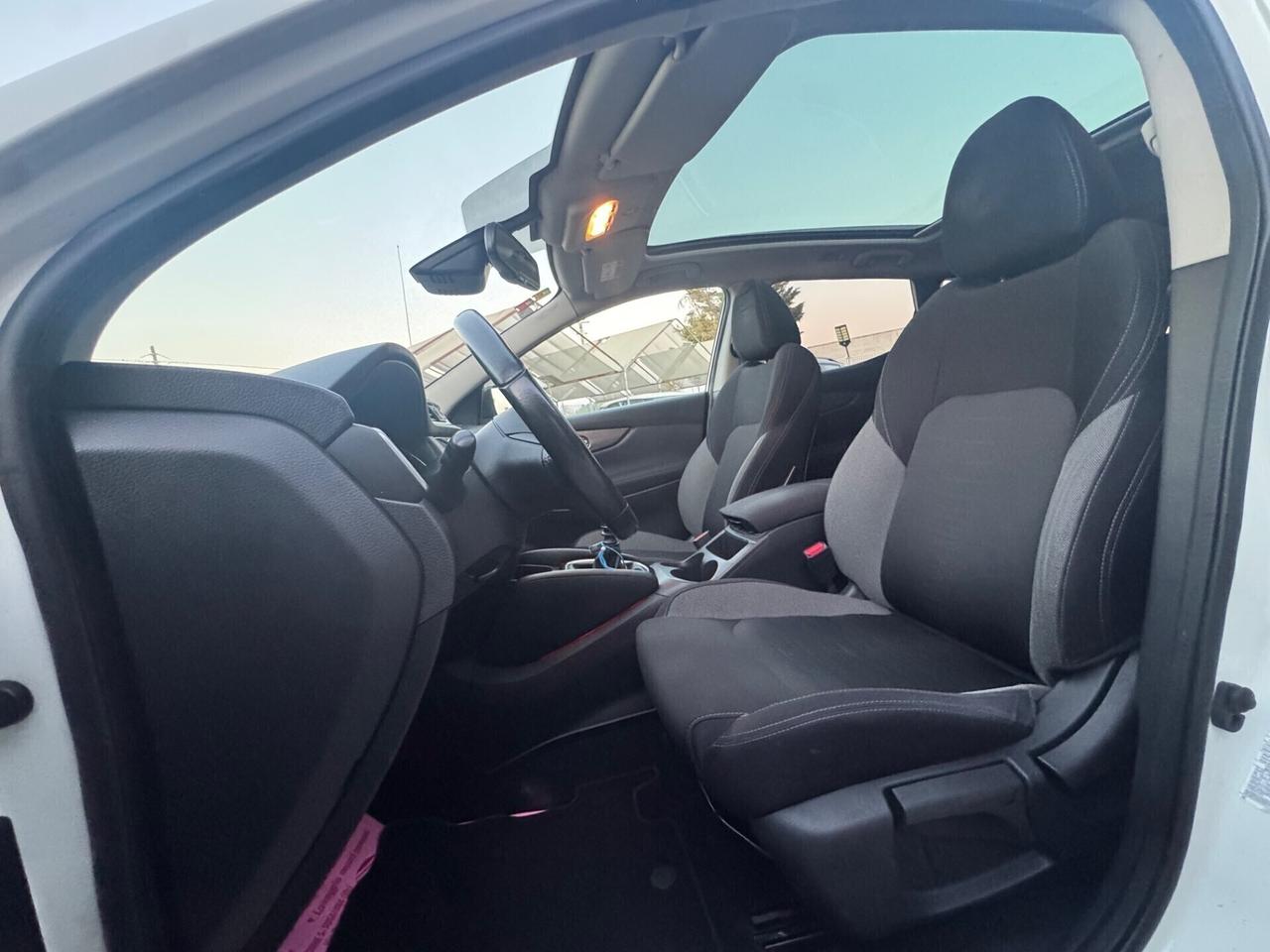 Nissan Qashqai 1.5 dCi N-Connecta tetto 360 metall
