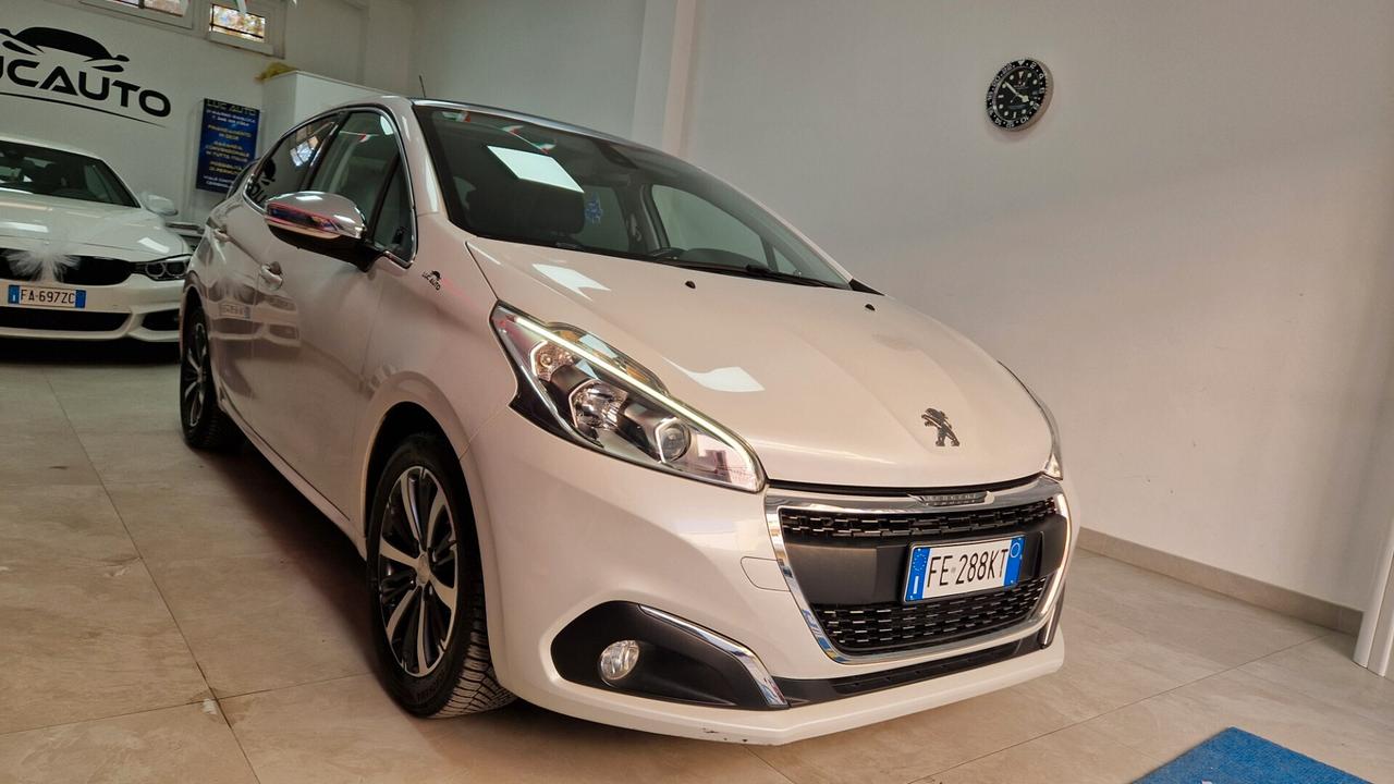 Peugeot 208 tetto panoramico