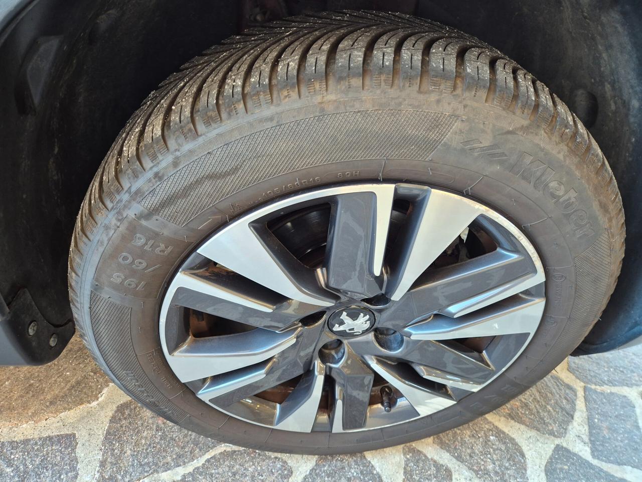 Peugeot 2008 PureTech Turbo 110 S&S Allure