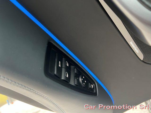 BMW i8 ibrida benzina /elettrica accessoriatissima